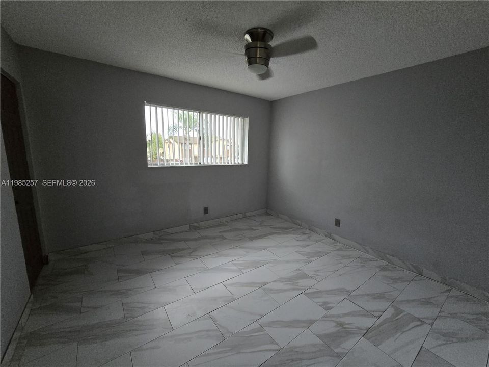 Active With Contract: $270,000 (2 beds, 1 baths, 800 Square Feet)