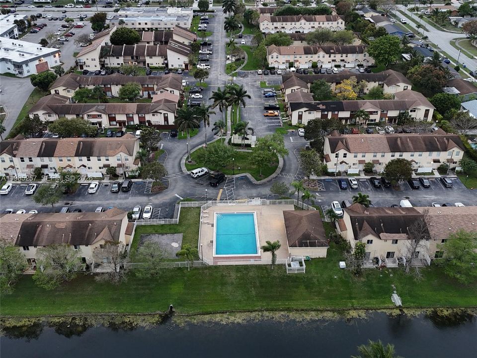 Active With Contract: $270,000 (2 beds, 1 baths, 800 Square Feet)