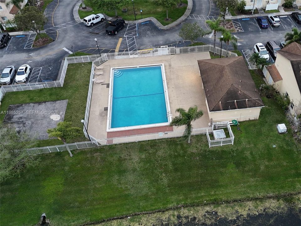 Active With Contract: $270,000 (2 beds, 1 baths, 800 Square Feet)