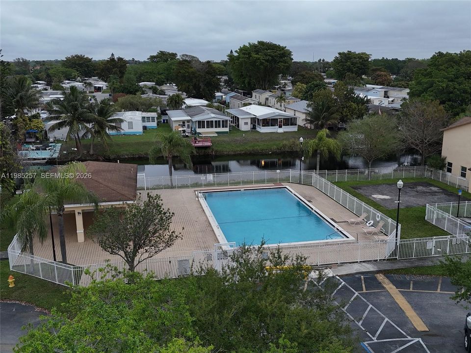 Active With Contract: $270,000 (2 beds, 1 baths, 800 Square Feet)