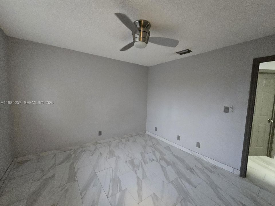Active With Contract: $270,000 (2 beds, 1 baths, 800 Square Feet)