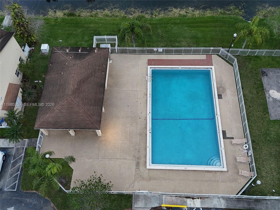 Active With Contract: $270,000 (2 beds, 1 baths, 800 Square Feet)