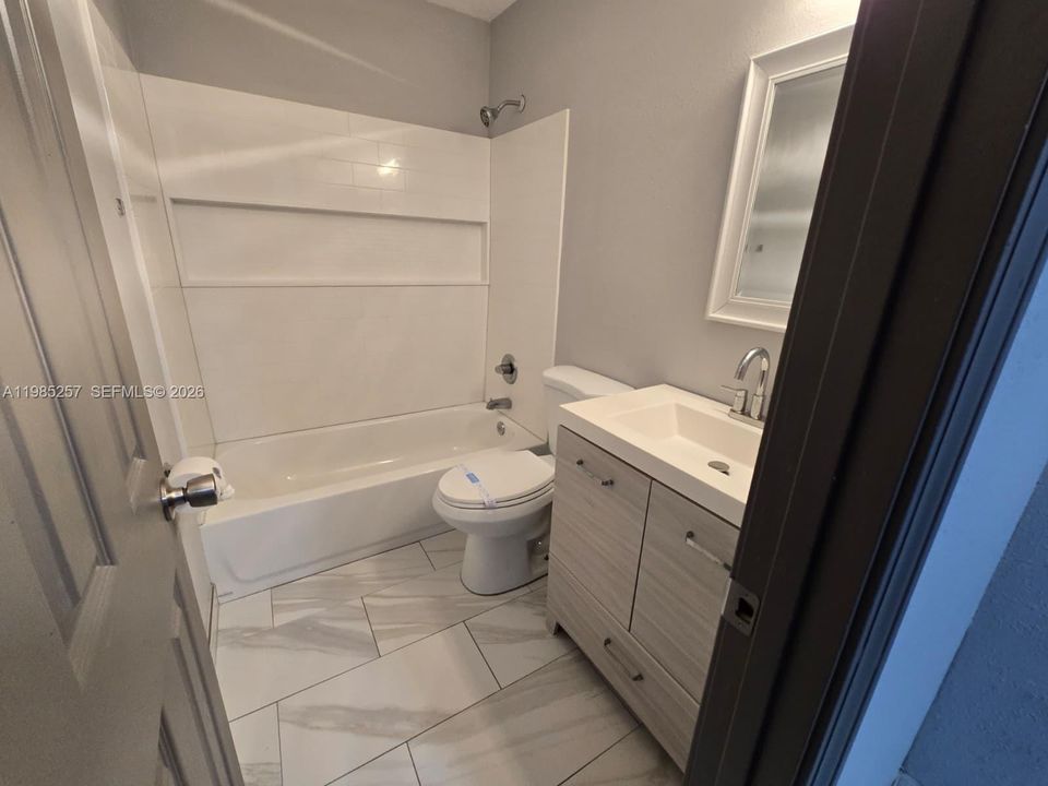 Active With Contract: $270,000 (2 beds, 1 baths, 800 Square Feet)