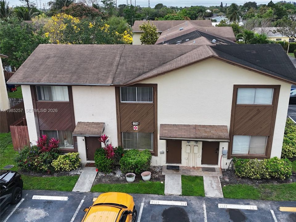 Active With Contract: $270,000 (2 beds, 1 baths, 800 Square Feet)