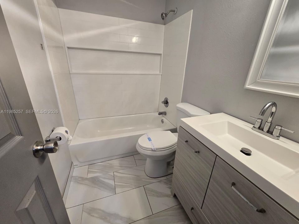 Active With Contract: $270,000 (2 beds, 1 baths, 800 Square Feet)