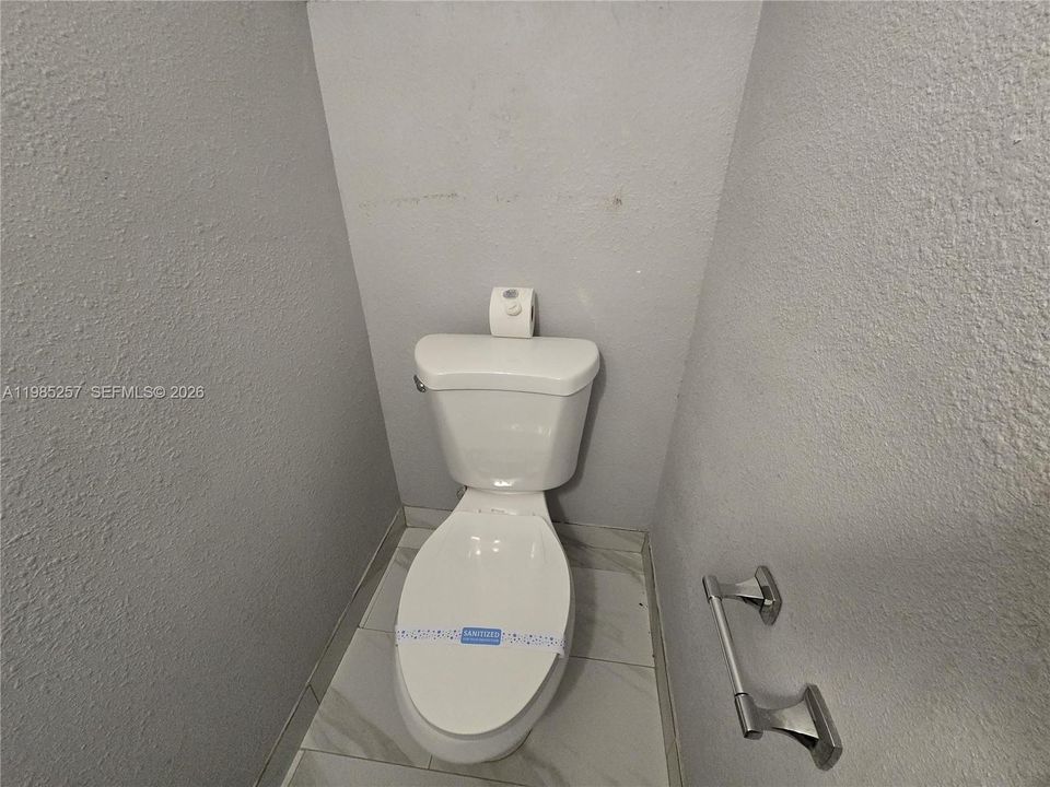 Active With Contract: $270,000 (2 beds, 1 baths, 800 Square Feet)