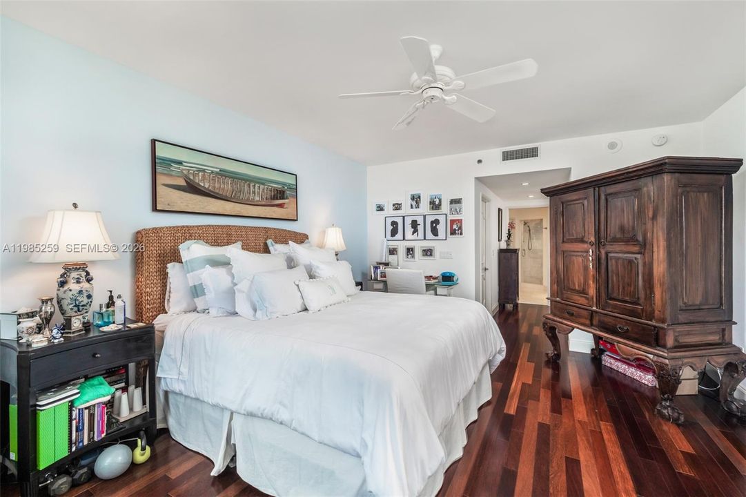 На продажу: $4,550,000 (3 спален, 3 ванн, 2500 Квадратных фут)