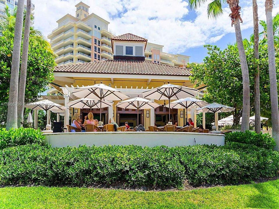 На продажу: $4,550,000 (3 спален, 3 ванн, 2500 Квадратных фут)