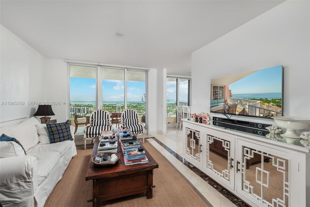 На продажу: $4,550,000 (3 спален, 3 ванн, 2500 Квадратных фут)