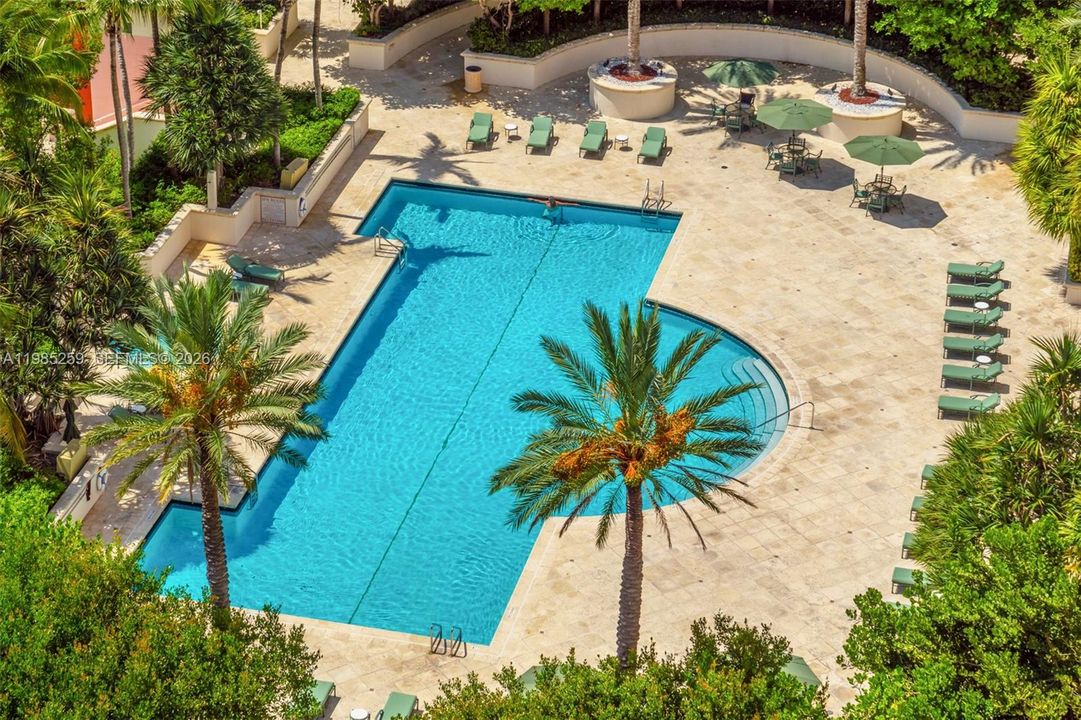 На продажу: $4,550,000 (3 спален, 3 ванн, 2500 Квадратных фут)