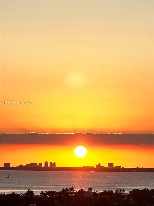 На продажу: $4,550,000 (3 спален, 3 ванн, 2500 Квадратных фут)