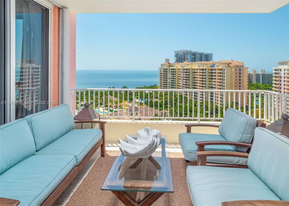 На продажу: $4,550,000 (3 спален, 3 ванн, 2500 Квадратных фут)