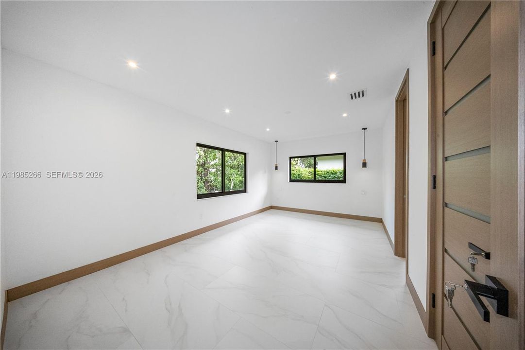Vendido Recientemente: $1,270,000 (3 camas, 2 baños, 1470 Pies cuadrados)