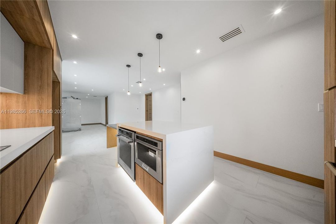 Vendido Recientemente: $1,270,000 (3 camas, 2 baños, 1470 Pies cuadrados)