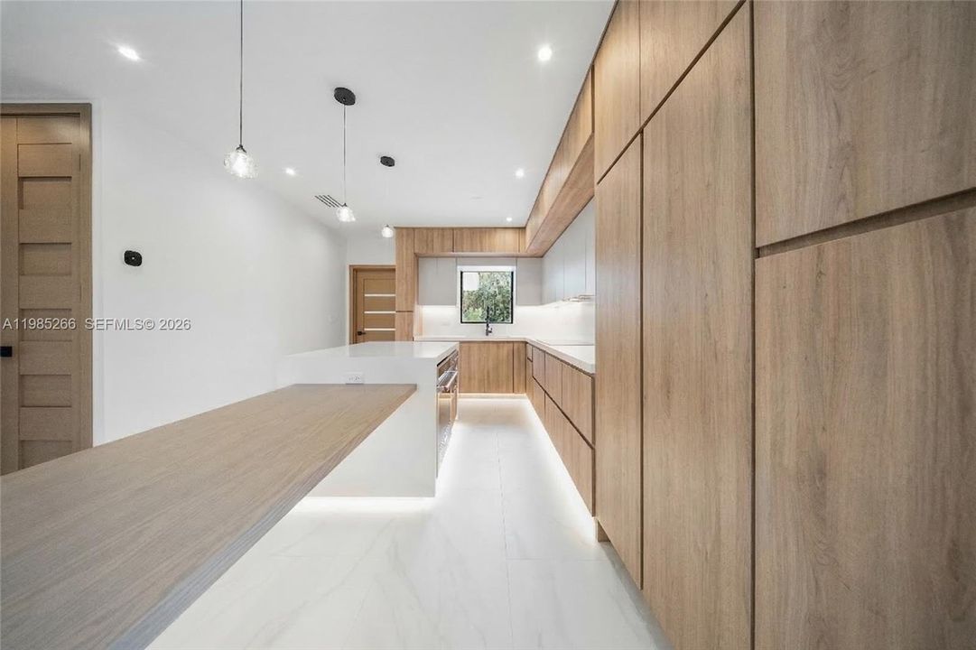 Vendido Recientemente: $1,270,000 (3 camas, 2 baños, 1470 Pies cuadrados)