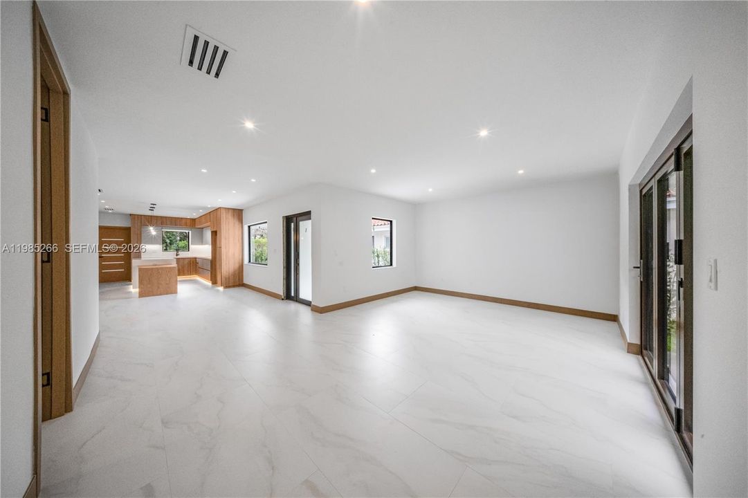 Vendido Recientemente: $1,270,000 (3 camas, 2 baños, 1470 Pies cuadrados)