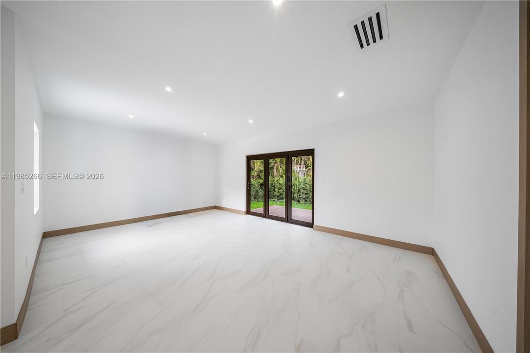 Vendido Recientemente: $1,270,000 (3 camas, 2 baños, 1470 Pies cuadrados)