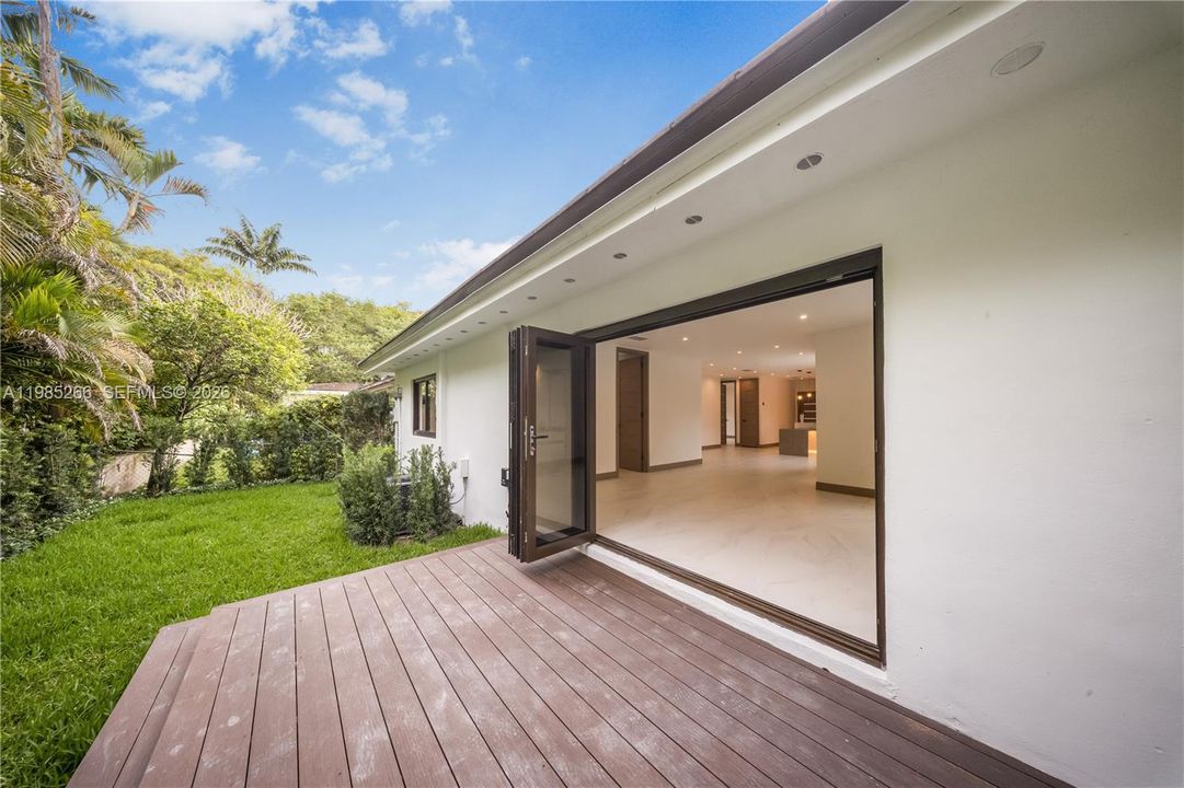 Vendido Recientemente: $1,270,000 (3 camas, 2 baños, 1470 Pies cuadrados)