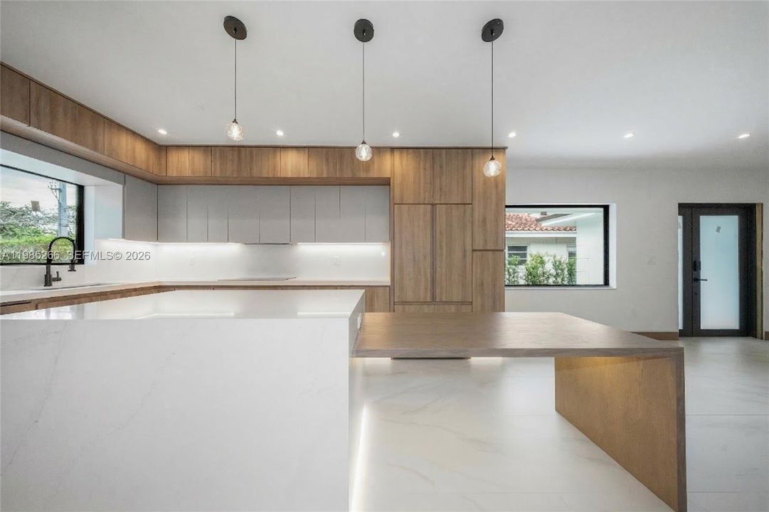 Vendido Recientemente: $1,270,000 (3 camas, 2 baños, 1470 Pies cuadrados)
