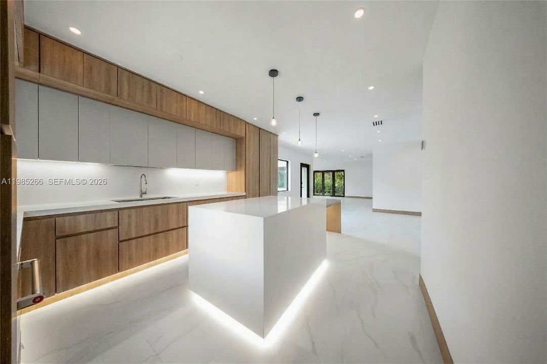Vendido Recientemente: $1,270,000 (3 camas, 2 baños, 1470 Pies cuadrados)