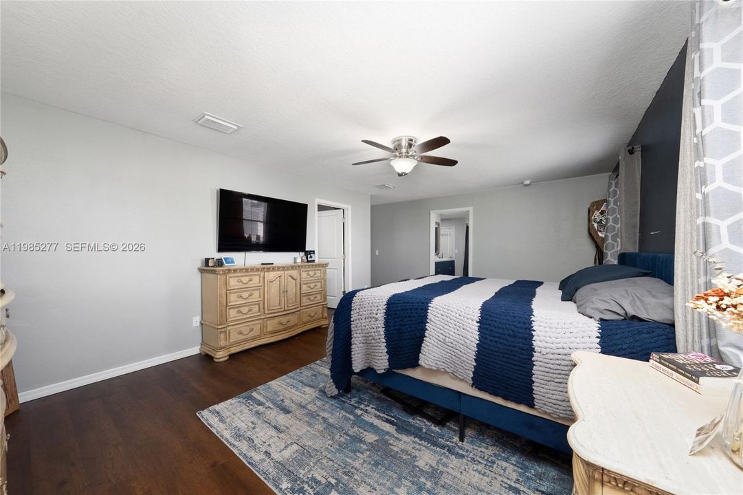 Active With Contract: $430,000 (4 beds, 2 baths, 2483 Square Feet)