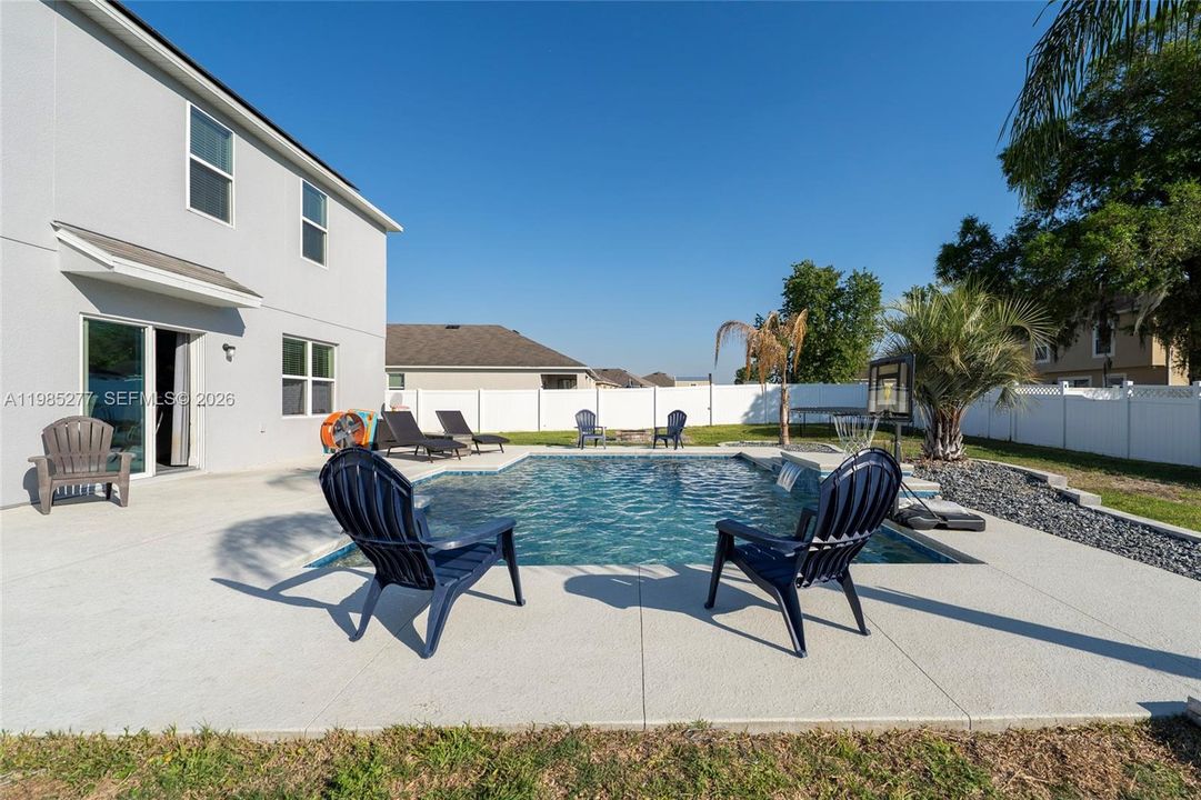 Active With Contract: $430,000 (4 beds, 2 baths, 2483 Square Feet)