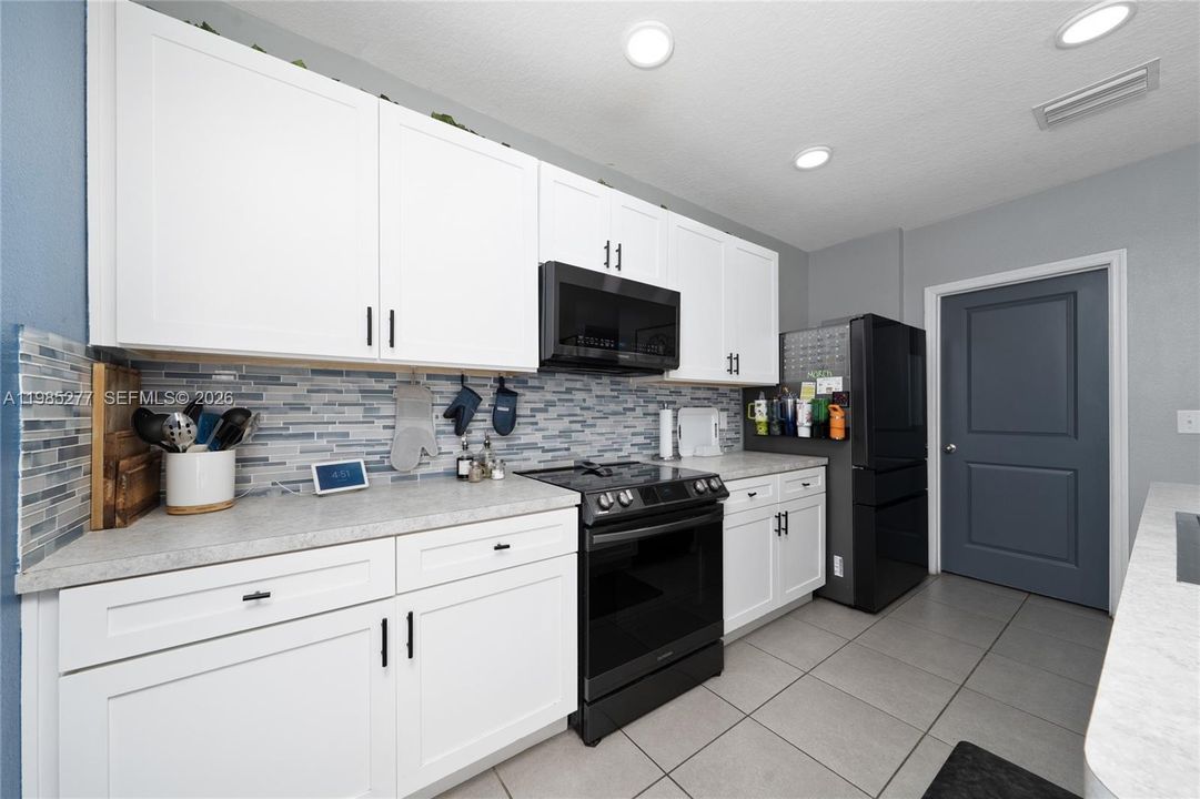 Active With Contract: $430,000 (4 beds, 2 baths, 2483 Square Feet)