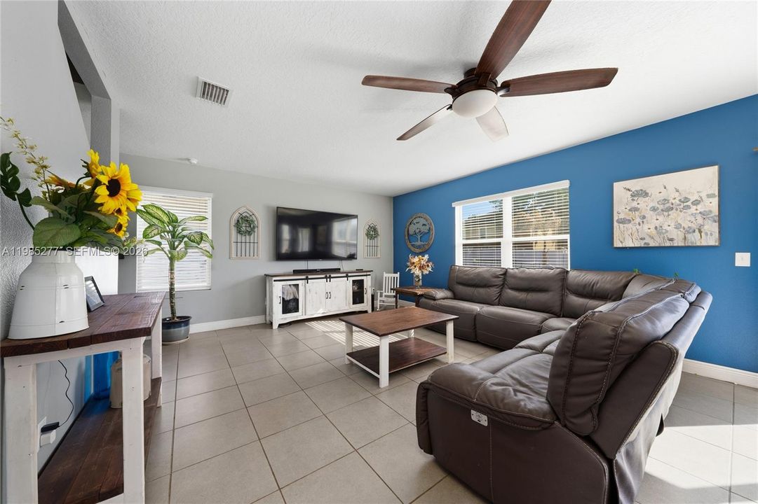 Active With Contract: $430,000 (4 beds, 2 baths, 2483 Square Feet)