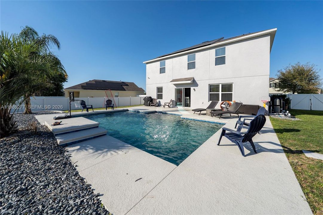 Active With Contract: $430,000 (4 beds, 2 baths, 2483 Square Feet)