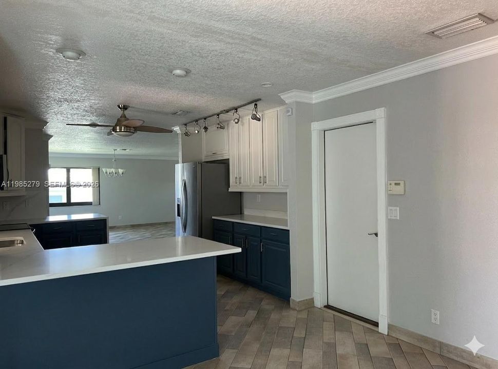 Active With Contract: $3,800 (3 beds, 2 baths, 2205 Square Feet)