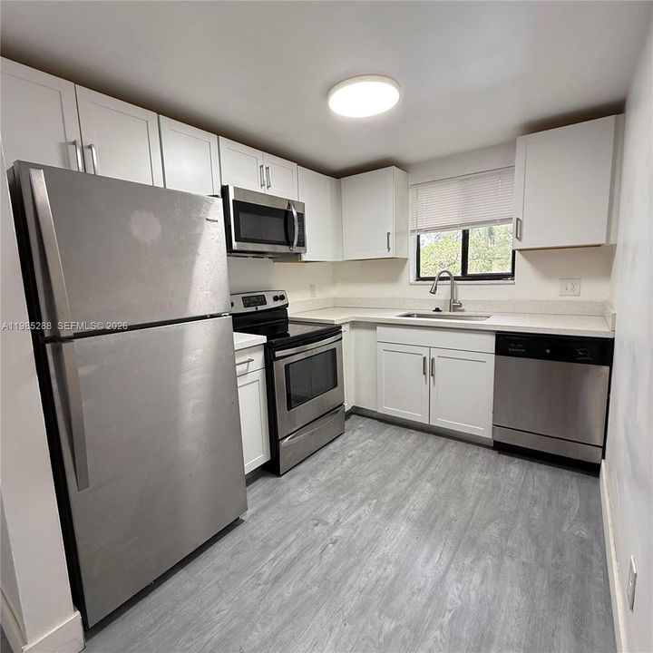 Active With Contract: $1,800 (2 beds, 2 baths, 905 Square Feet)