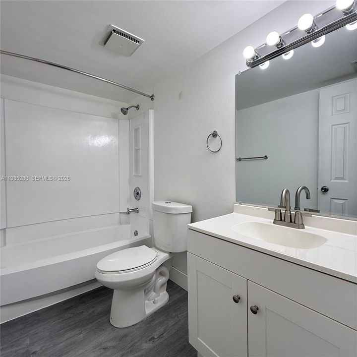 Active With Contract: $1,800 (2 beds, 2 baths, 905 Square Feet)