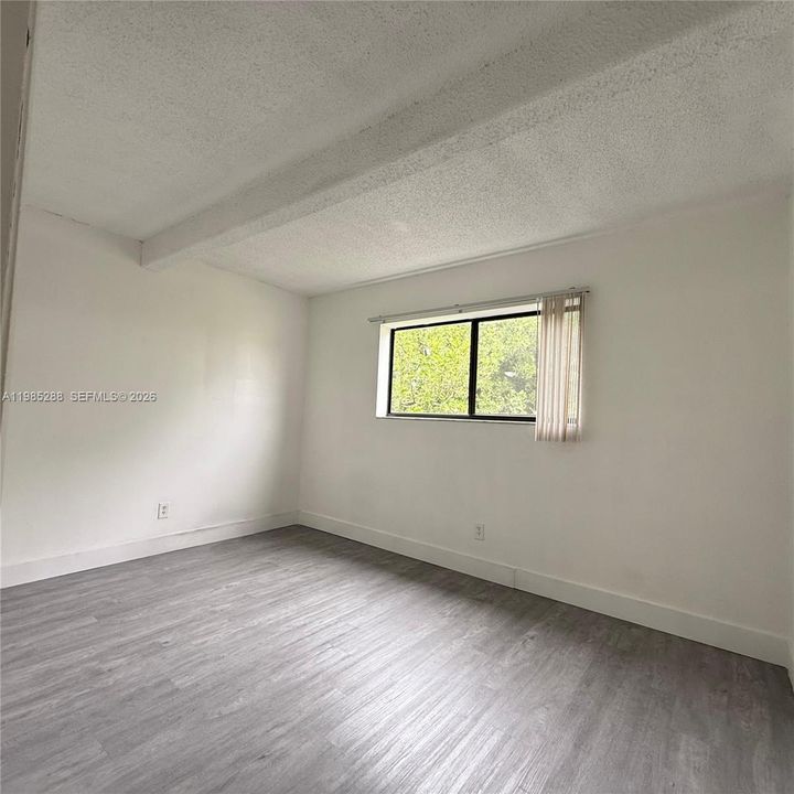 Active With Contract: $1,800 (2 beds, 2 baths, 905 Square Feet)