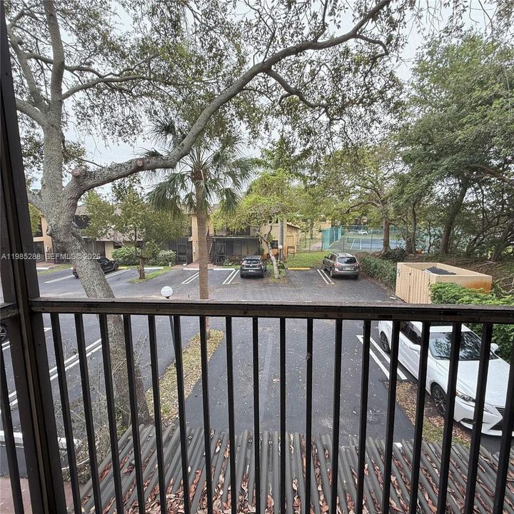 Active With Contract: $1,800 (2 beds, 2 baths, 905 Square Feet)