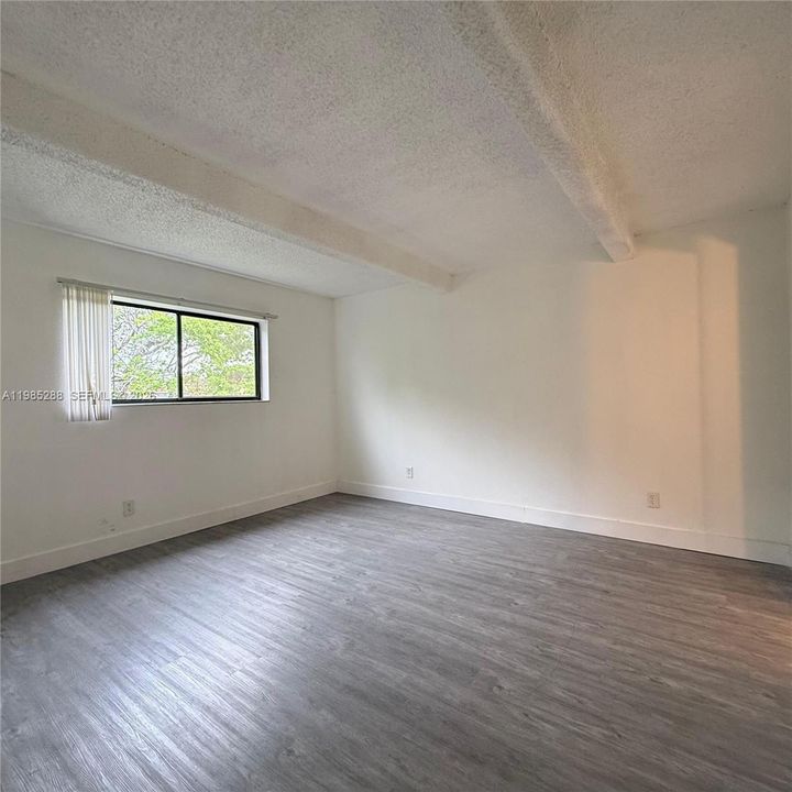 Active With Contract: $1,800 (2 beds, 2 baths, 905 Square Feet)