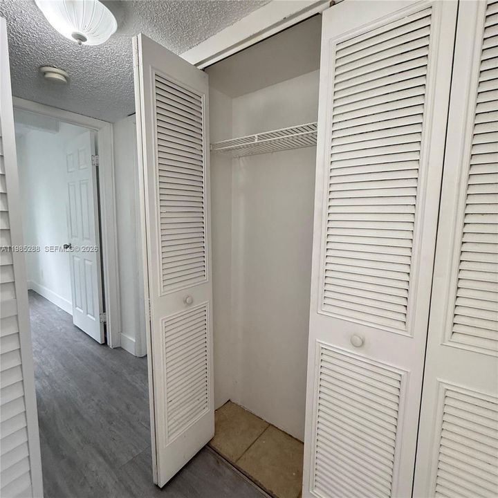 Active With Contract: $1,800 (2 beds, 2 baths, 905 Square Feet)