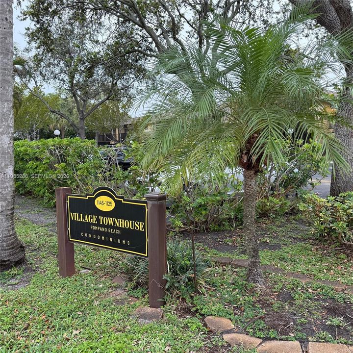 Active With Contract: $1,800 (2 beds, 2 baths, 905 Square Feet)