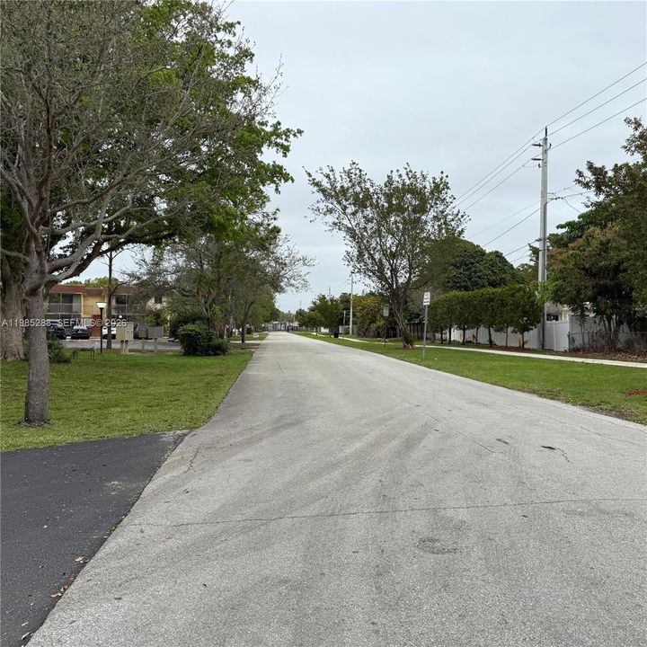 Active With Contract: $1,800 (2 beds, 2 baths, 905 Square Feet)