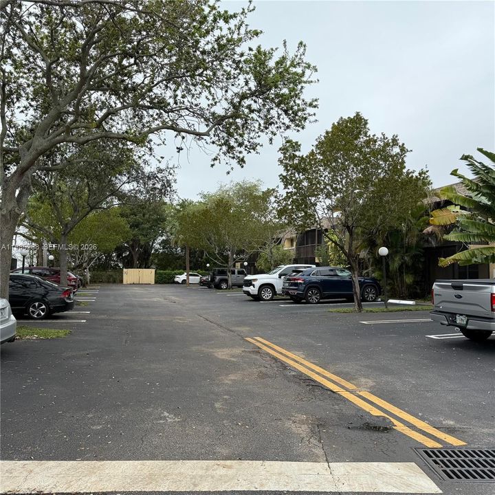Active With Contract: $1,800 (2 beds, 2 baths, 905 Square Feet)