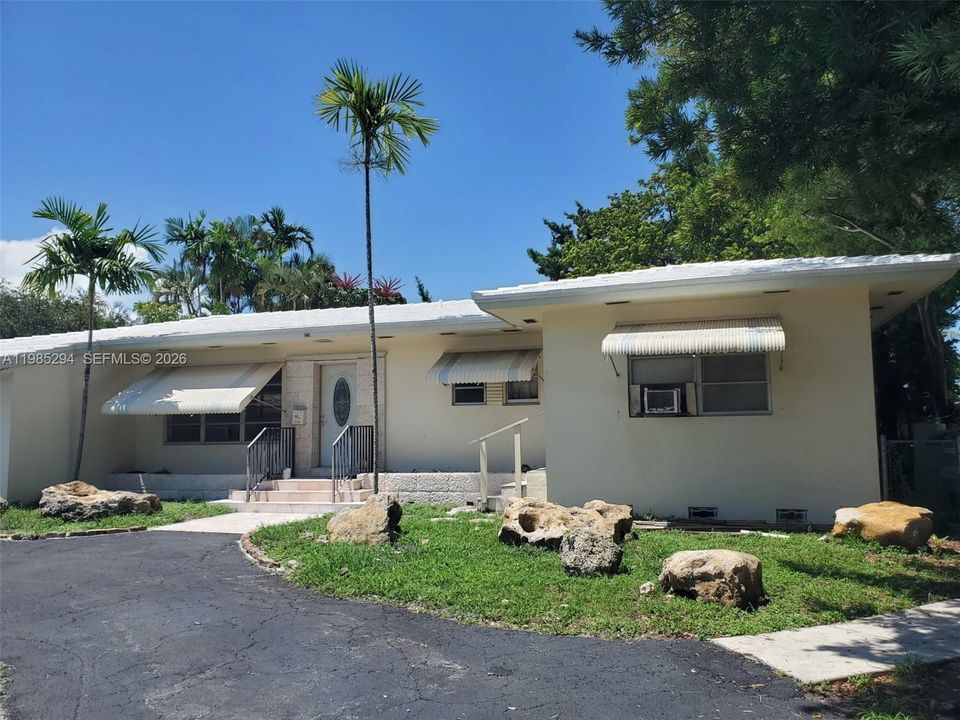 For Sale: $1,595,000 (3 beds, 3 baths, 1567 Square Feet)