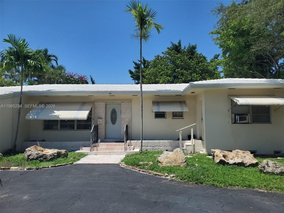 For Sale: $1,595,000 (3 beds, 3 baths, 1567 Square Feet)