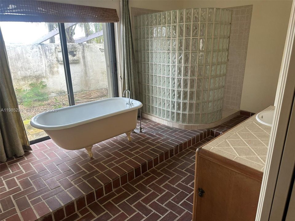 Active With Contract: $990,000 (4 beds, 2 baths, 4053 Square Feet)