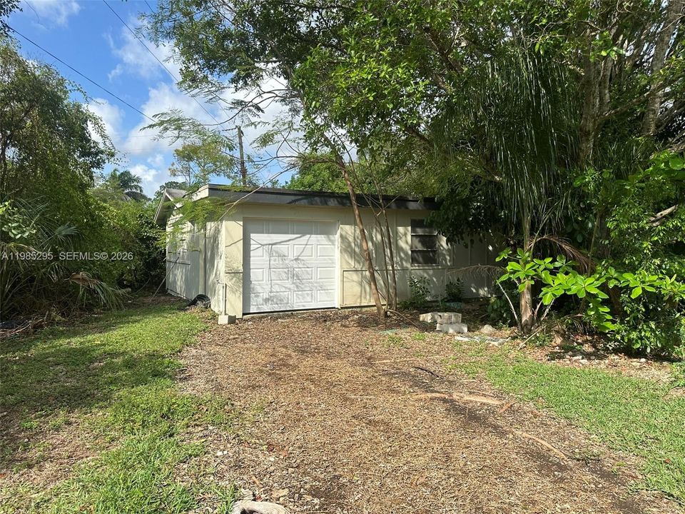 Active With Contract: $990,000 (4 beds, 2 baths, 4053 Square Feet)