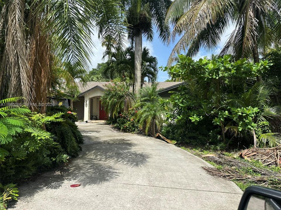 Active With Contract: $990,000 (4 beds, 2 baths, 4053 Square Feet)