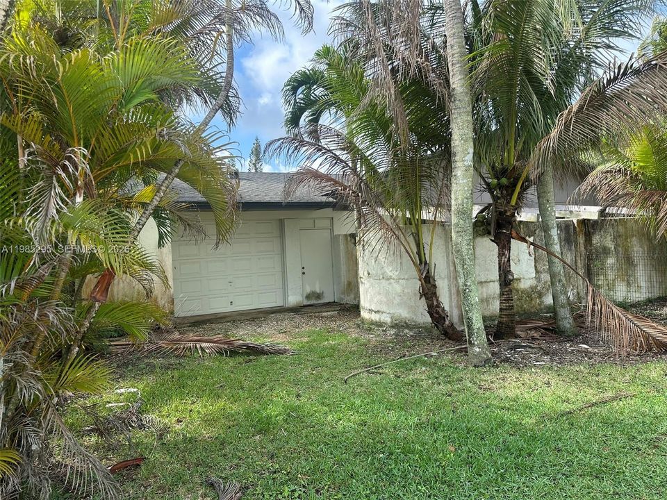 Active With Contract: $990,000 (4 beds, 2 baths, 4053 Square Feet)
