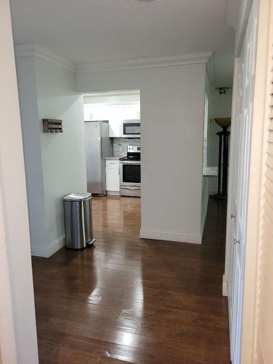 13165 CHADWICK ENTRANCE TO KITCHEN AND L
