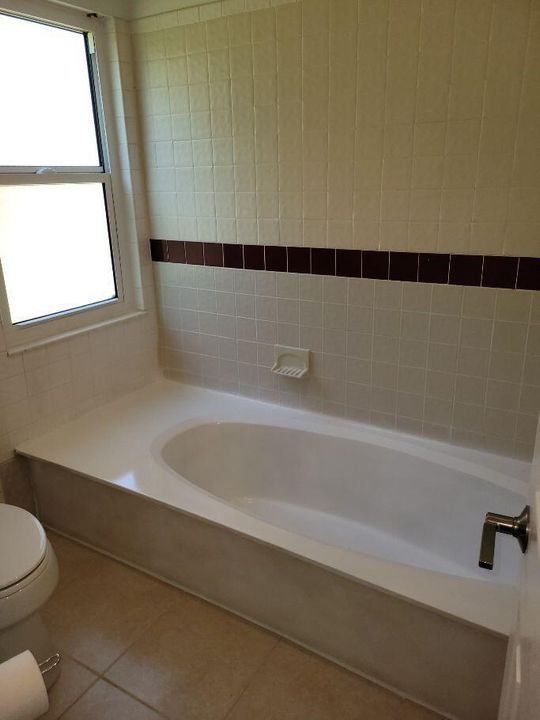 13165 chadwick master bath tub