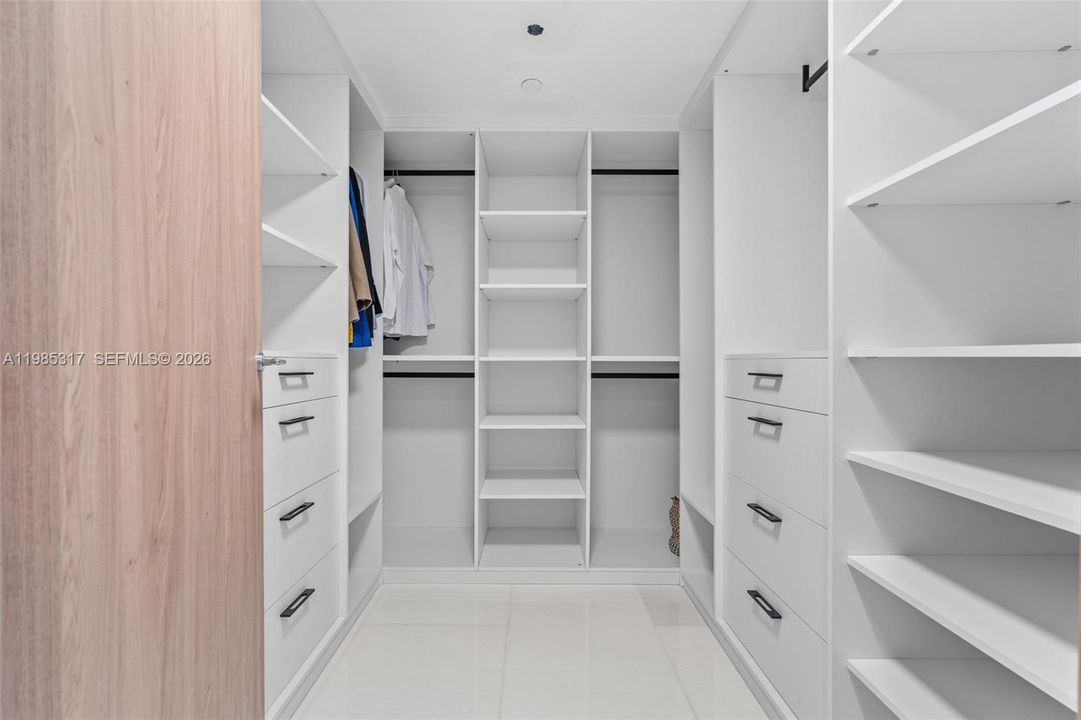 Recientemente alquilado: $25,000 (3 camas, 3 baños, 2235 Pies cuadrados)