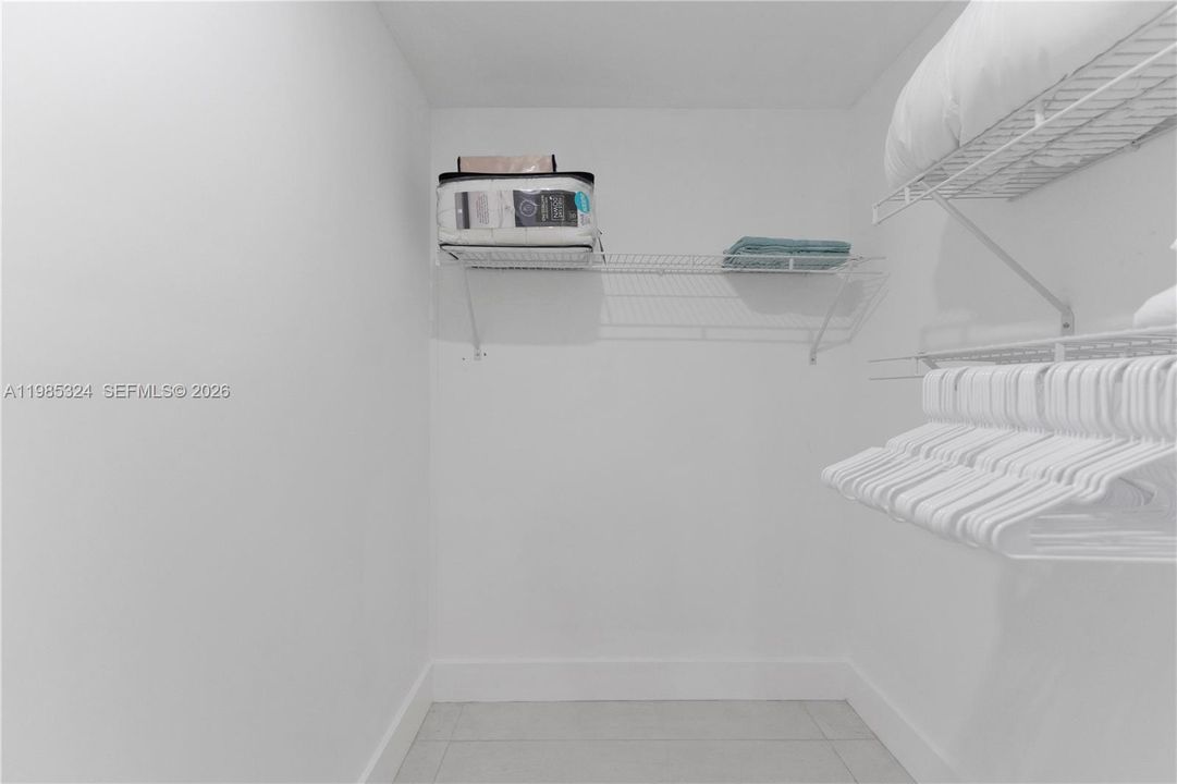 En Venta: $1,050,000 (4 camas, 2 baños, 2742 Pies cuadrados)