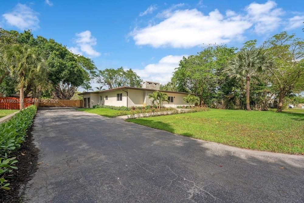 En Venta: $1,050,000 (4 camas, 2 baños, 2742 Pies cuadrados)